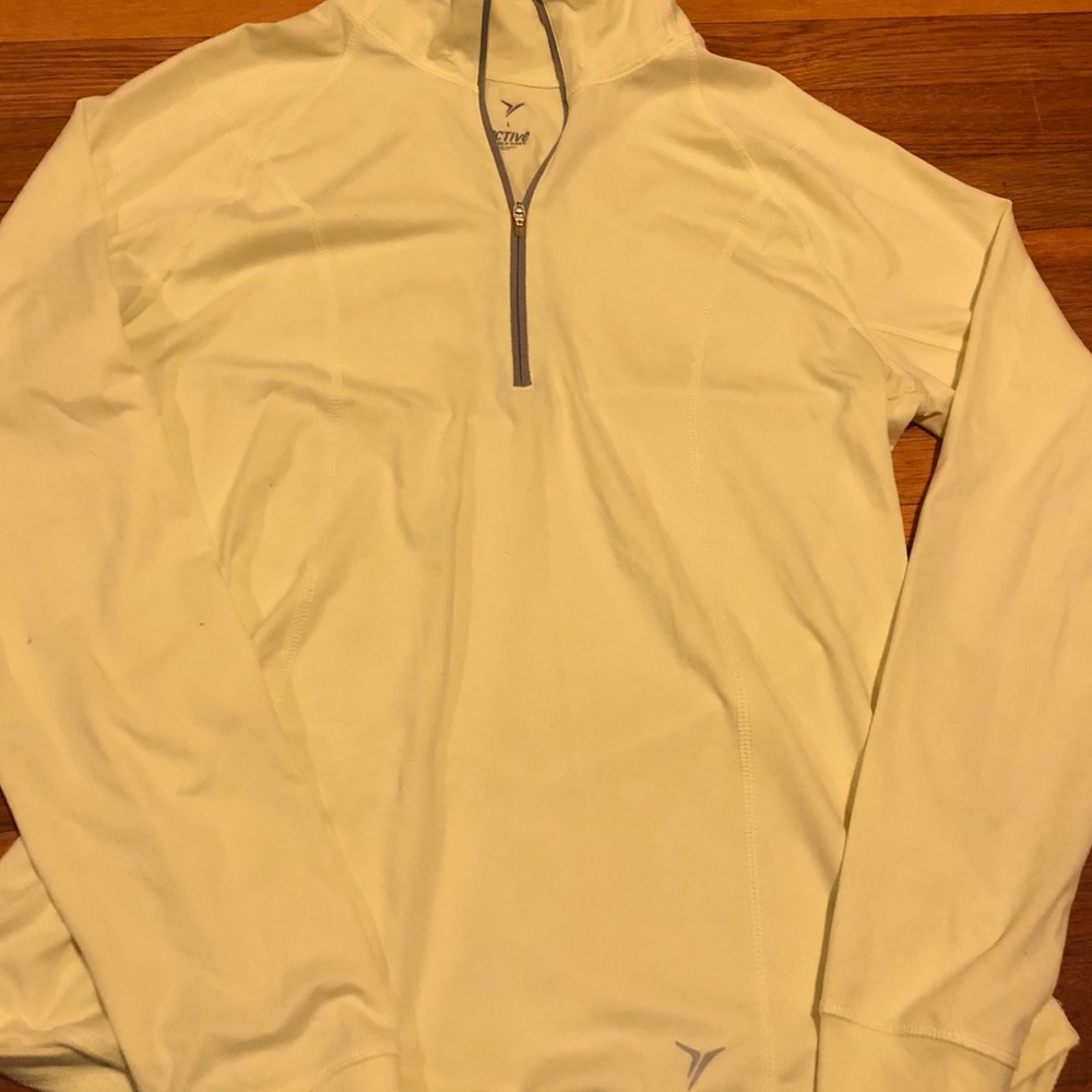 Women’s workout light weight jacket 3/4 zip.
